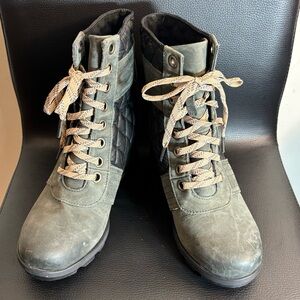 SOREL Sz 9.5 Joan of Arc Lexi Wedge Green Leather Lace-Up Boots